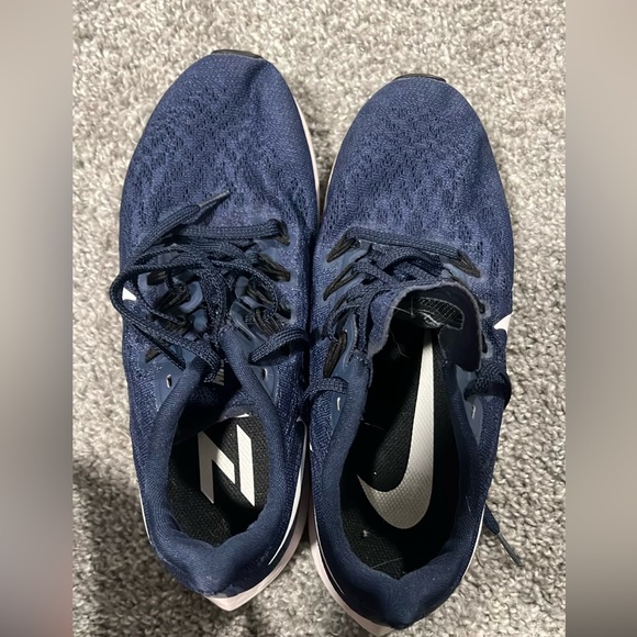 Navy Nike Pegasus shoes - men’s 7.5 / women’s 9 - Picture 2 of 4
